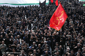 عزاداری ظهر عاشورا در میدان امام حسین(ع)