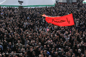 عزاداری ظهر عاشورا در میدان امام حسین(ع)