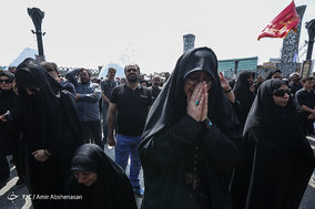 عزاداری ظهر عاشورا در میدان امام حسین(ع)