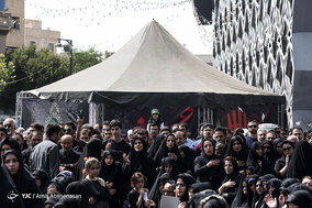عزاداری ظهر عاشورا در میدان امام حسین(ع)