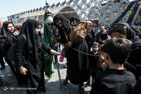 عزاداری ظهر عاشورا در میدان امام حسین(ع)
