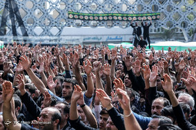 عزاداری ظهر عاشورا در میدان امام حسین(ع)