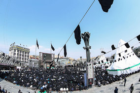عزاداری ظهر عاشورا در میدان امام حسین(ع)