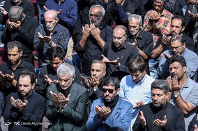 عزاداری ظهر عاشورا در میدان امام حسین(ع)