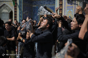 عزاداری روز عاشورای حسینی در مشهد مقدس