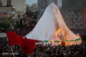 آیین خیمه سوزان در میدان امام حسین(ع)