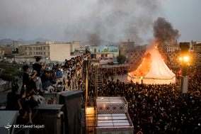 آیین خیمه سوزان در میدان امام حسین(ع)