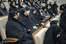 همایش دفاع همچنان باقی است