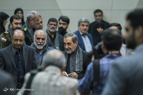 همایش دفاع همچنان باقی است