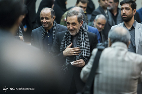همایش دفاع همچنان باقی است