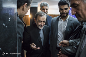 همایش دفاع همچنان باقی است
