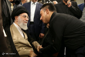 مراسم شب خاطره دفاع‌ مقدس با حضور رهبر انقلاب