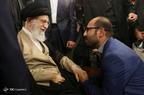 مراسم شب خاطره دفاع‌ مقدس با حضور رهبر انقلاب