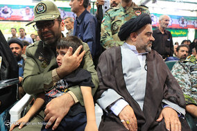 تشییع پیکر طاها اقدامی شهید ۴ ساله حادثه تروریستی اهواز