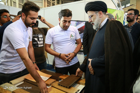 بازدید حجت الاسلام ابراهیم رییسی از نمایشگاه تخصصی شرکتهای دانش بنیان