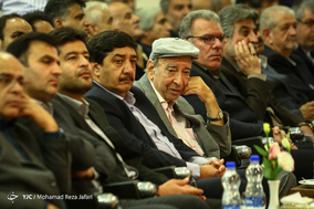 نشست رئیس سازمان میراث فرهنگی با فعالان گردشگری استان اصفهان