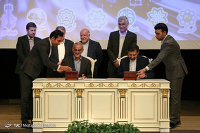 امضای قرارداد طرح توسعه حمل‌ و نقل ریلی درون شهری در تهران و هشت کلان شهر