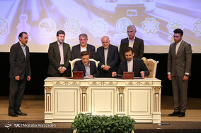 امضای قرارداد طرح توسعه حمل‌ و نقل ریلی درون شهری در تهران و هشت کلان شهر
