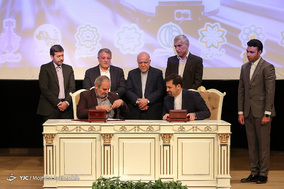 امضای قرارداد طرح توسعه حمل‌ و نقل ریلی درون شهری در تهران و هشت کلان شهر