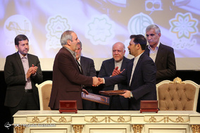 امضای قرارداد طرح توسعه حمل‌ و نقل ریلی درون شهری در تهران و هشت کلان شهر