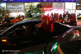 شادی طرفداران تیم پرسپولیس بعد از راهیابی به فینال لیگ قهرمانان آسیا