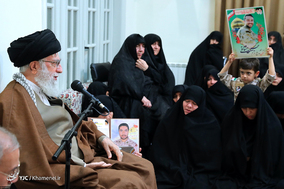 دیدار جمعی از خانواده‌های شهدای مدافع حرم با رهبر معظم انقلاب