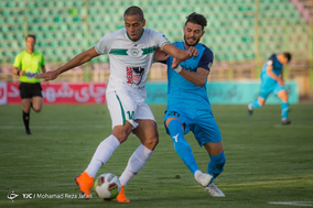 دیدار تیم های فوتبال ذوب آهن و پیکان