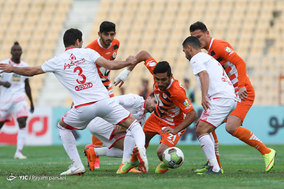 دیدار تیم های فوتبال سایپا و پرسپولیس