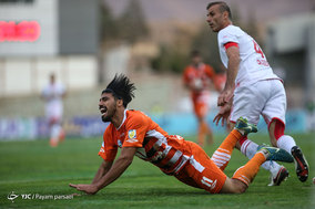 دیدار تیم های فوتبال سایپا و پرسپولیس
