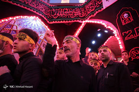 عزاداری در بین الحرمین در شب اربعین حسینی