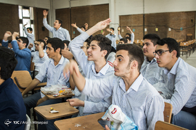 پخش بازی پرسپولیس و کاشیما آنتلرز در دبیرستان البرز