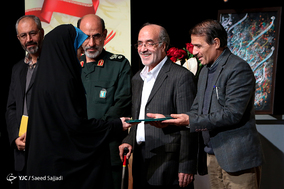 مراسم رونمایی از مجموعه آثار 