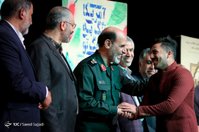 مراسم رونمایی از مجموعه آثار 