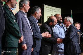 مراسم رونمایی از مجموعه آثار 