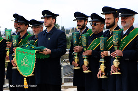 تعویض پرچم حرم سید علاء الدین حسین(ع)_شیراز