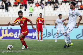 دیدار تیم های فوتبال فولاد خوزستان و سپید رود رشت