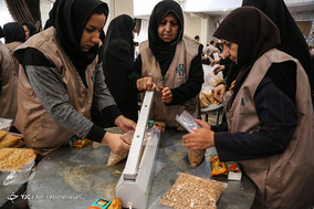 بسته‌بندی ۲۱۰۰ سبد کالا برای توزیع در نیک‌شهر سیستان و بلوچستان