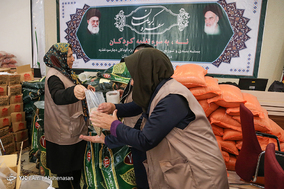 بسته‌بندی ۲۱۰۰ سبد کالا برای توزیع در نیک‌شهر سیستان و بلوچستان