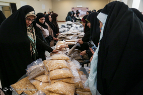 بسته‌بندی ۲۱۰۰ سبد کالا برای توزیع در نیک‌شهر سیستان و بلوچستان