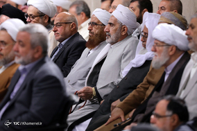دیدار مسئولان نظام و میهمانان کنفرانس وحدت اسلامى‌ با مقام معظم رهبری