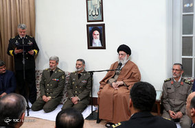 دیدار جمعی از فرماندهان و مسئولان نیروی دریایی ارتش با رهبر معظم انقلاب