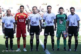 دیدار تیم‌های فوتبال فولاد خوزستان و ذوب آهن اصفهان