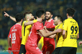 دیدار تیم های فوتبال سپاهان اصفهان و پرسپولیس تهران