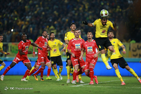 دیدار تیم های فوتبال سپاهان اصفهان و پرسپولیس تهران