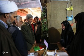 بازدید وزیر دفاع از نمایشگاه دانشجویی دانشگاه مالک اشتر