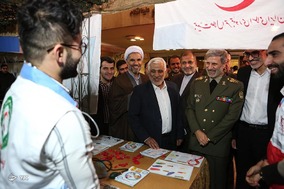 بازدید وزیر دفاع از نمایشگاه دانشجویی دانشگاه مالک اشتر