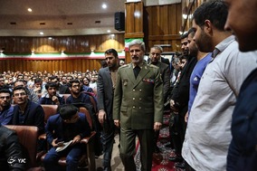 بازدید وزیر دفاع از نمایشگاه دانشجویی دانشگاه مالک اشتر