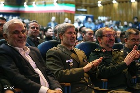 بازدید وزیر دفاع از نمایشگاه دانشجویی دانشگاه مالک اشتر