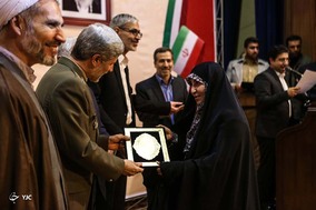 بازدید وزیر دفاع از نمایشگاه دانشجویی دانشگاه مالک اشتر