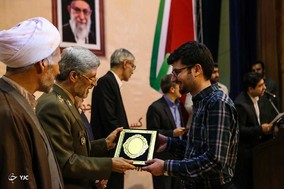 بازدید وزیر دفاع از نمایشگاه دانشجویی دانشگاه مالک اشتر